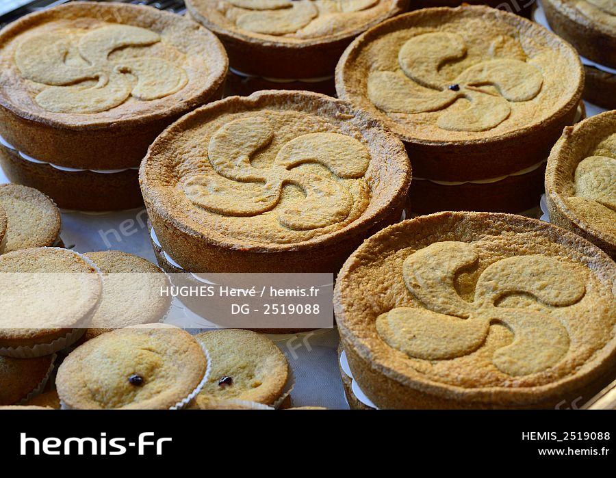 Sima Kitesz Vallalkozo Gateau A La Broche Pays Basque Thatsoundsokay Com