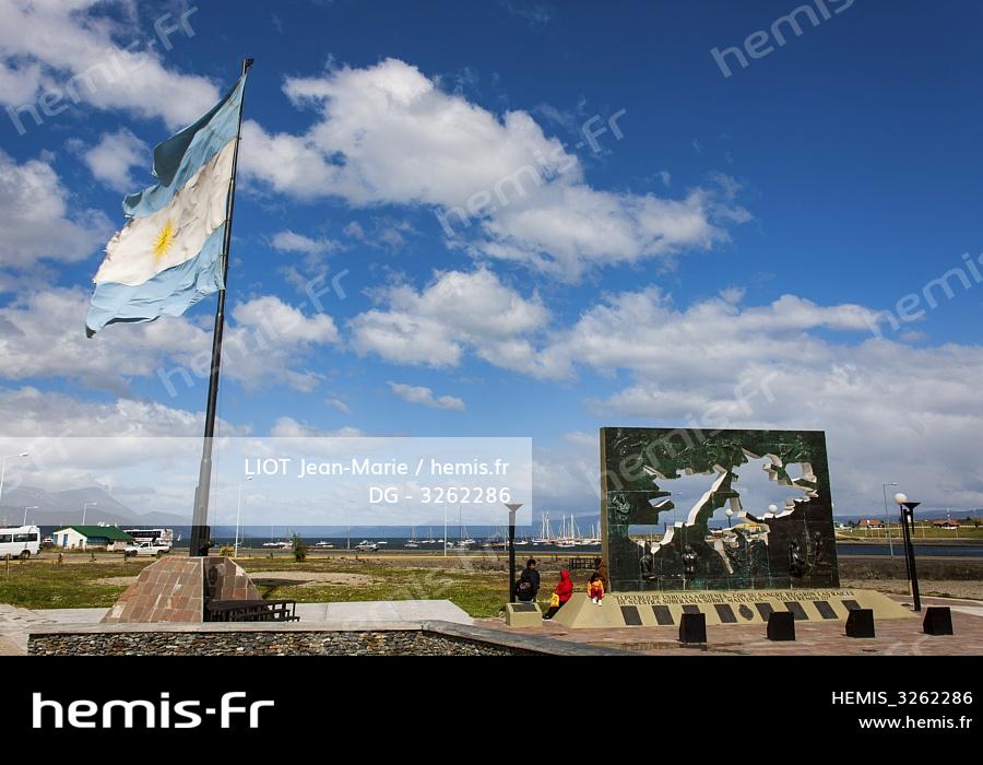 Hemis Argentine province terre feu ushuaia terre feu monument iles malouines drapeau argentin