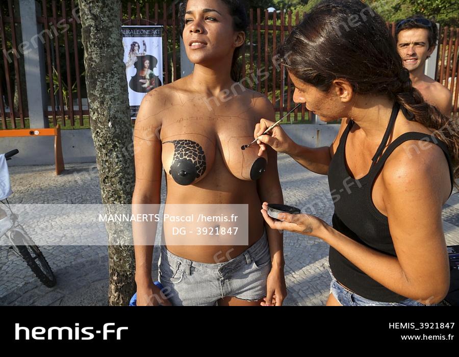 Bodypaint Boobs