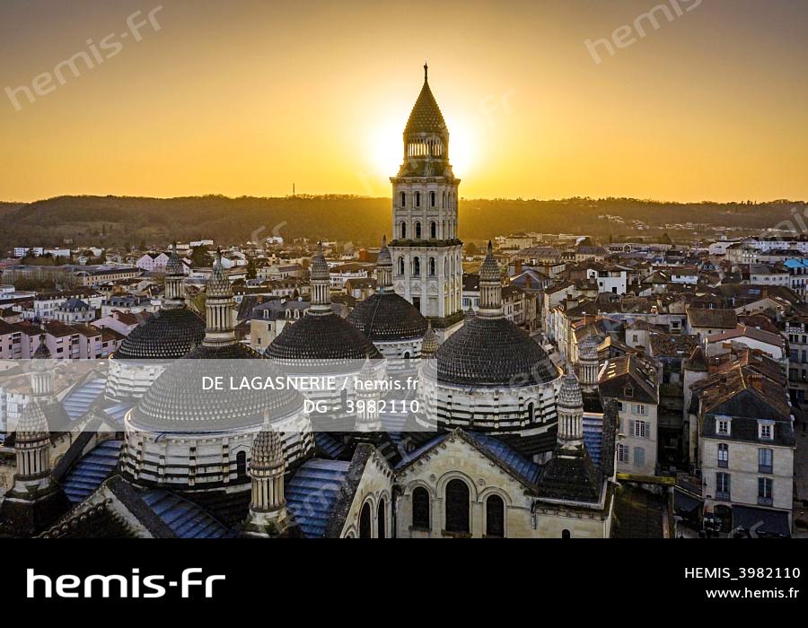 Hemis : France dordogne perigord blanc perigueux cathedrale saint front ...