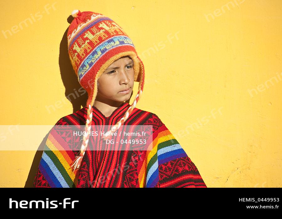 Peruvien Hemis : Perou province cuzco vallee sacree incas ollantaytambo jeune ...