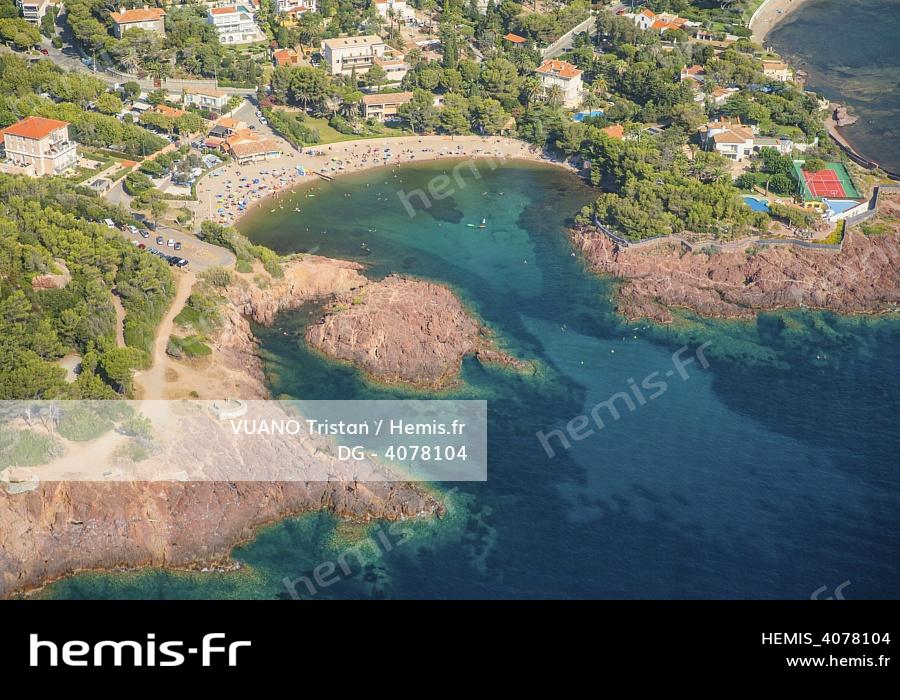 Hemis : France var corniche esterel saint raphael agay plage camp long vue  aerienne