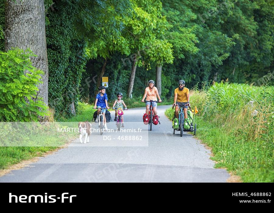 France, Ain (01), Virignin, ViaRhôna, cyclistes en itinérance 