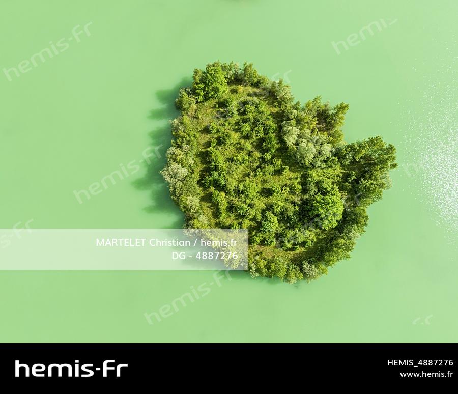 France, Ain (01), Plaine de l'Ain, Sainte-Julie, plan d'eau au niveau de la Plaine Robert (vue aérienne) 