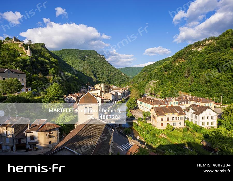 France, Ain (01), Plaine de l'Ain, Saint-Rambert-en-Bugey, point de vue depuis le Quai Charles Béraudier 