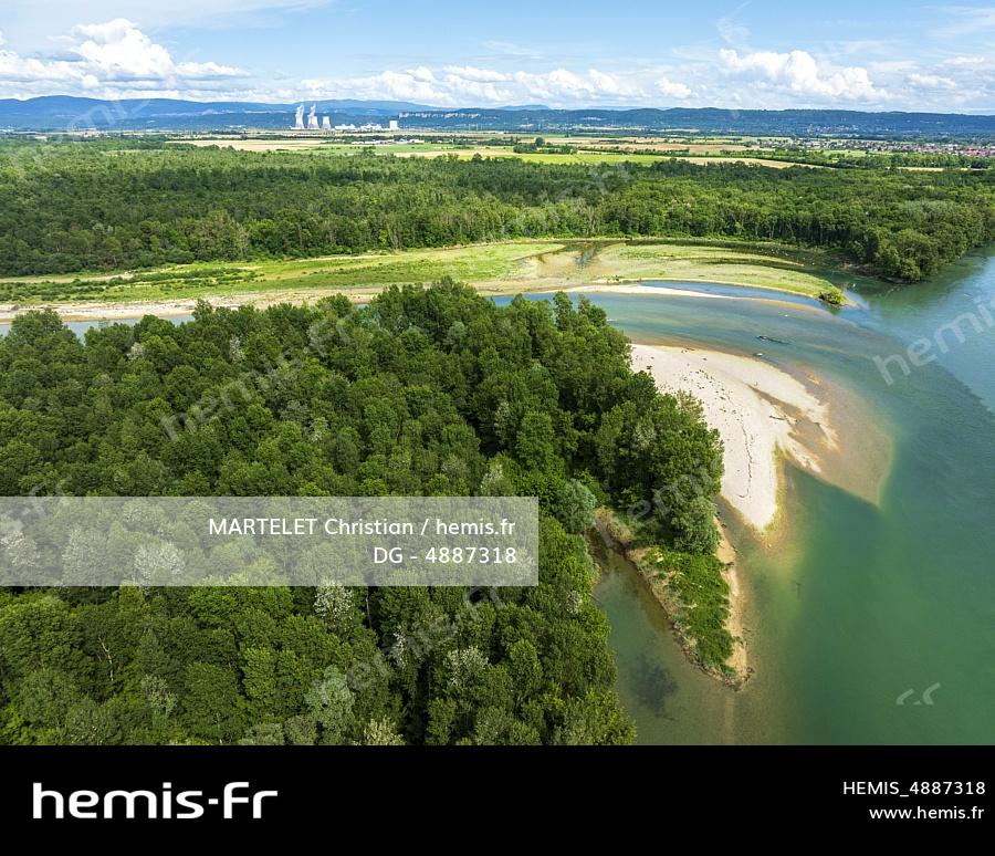 France, Ain (01), Plaine de l'Ain, Saint-Maurice-de-Gourdans vue sur le site classé du Confluent de l'Ain et du Rhône (vue aérienne ) 