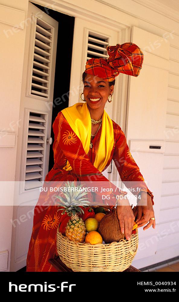 Hemis : France guadeloupe jeune femme costume creole