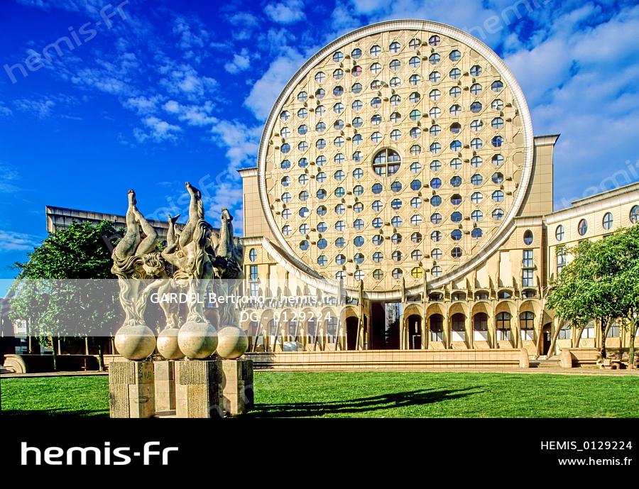 Hemis France Seine Saint Denis Noisy Le Grand Ville Nouvelle Marne La Vallee Arenes Picasso Manolo Nunez